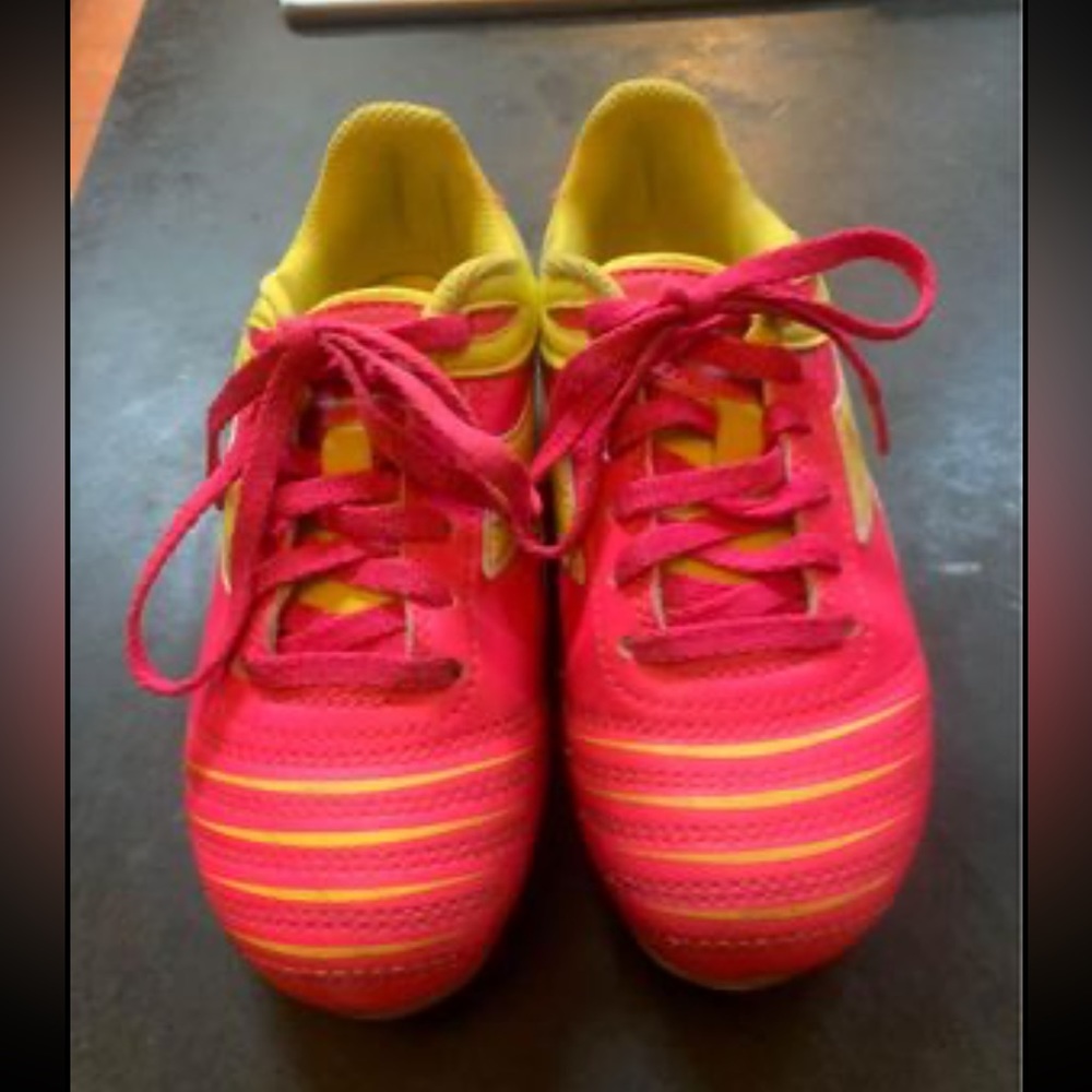 Kids soccer shoes size 13.5 worn one season in good condition.